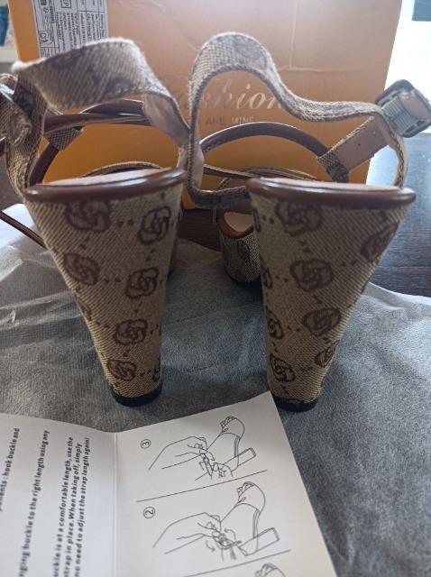 新品同様★ストラップ付きサンダル★ < 女性ファッション 新品同様★ストラップ付きサンダル★ < 女性ファッションの