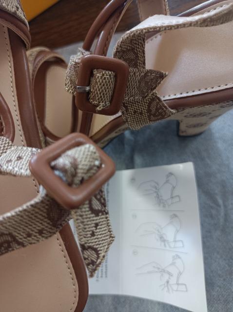 新品同様★ストラップ付きサンダル★ < 女性ファッション 新品同様★ストラップ付きサンダル★ < 女性ファッションの