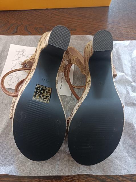 新品同様★ストラップ付きサンダル★ < 女性ファッション 新品同様★ストラップ付きサンダル★ < 女性ファッションの