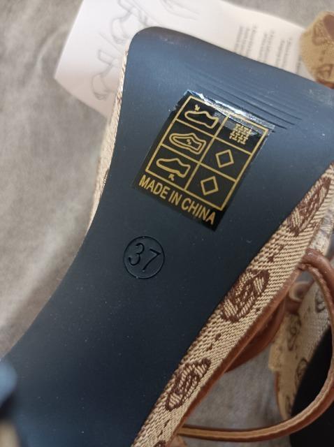 新品同様★ストラップ付きサンダル★ < 女性ファッション 新品同様★ストラップ付きサンダル★ < 女性ファッションの