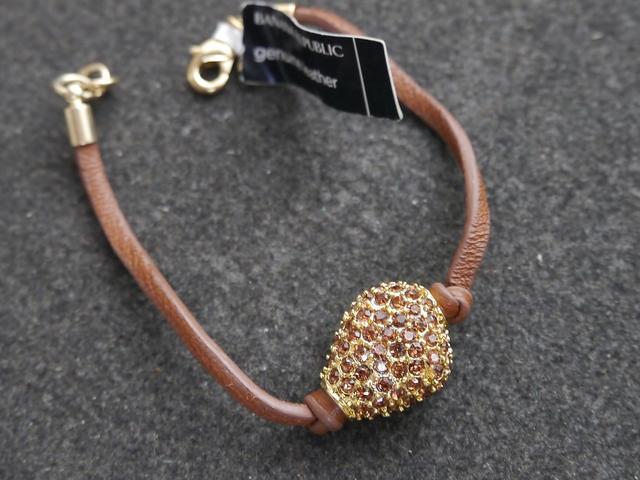 新品 BANANA REPUBLIC アンティーク調ストーンブレスレット < ブランド  新品 BANANA REPUBLIC アンティーク調ストーンブレスレット < ブランドの