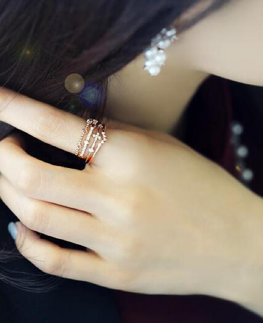 即日発送※婚約指輪 9号〜21号 大粒Czダイヤ※4連 クロス フリーサイズ リング ギフト ゴールド < 女性アクセサリー/時計 即日発送※婚約指輪 9号〜21号 大粒Czダイヤ※4連 クロス フリーサイズ リング ギフト ゴールド < 女性アクセサリー/時計の