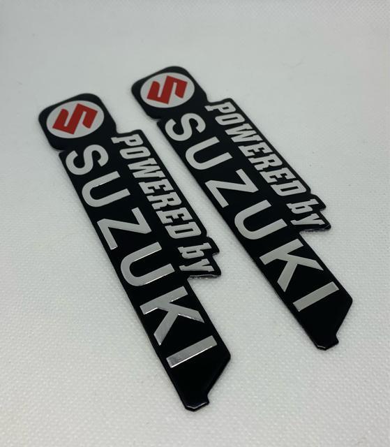パワーテッド SUZUKI エンブレム 2枚セット ロゴ入り バイク 車 旧車 アクセサリー ドレスアップ < 自動車/バイク パワーテッド SUZUKI エンブレム 2枚セット ロゴ入り バイク 車 旧車 アクセサリー ドレスアップ < 自動車/バイク