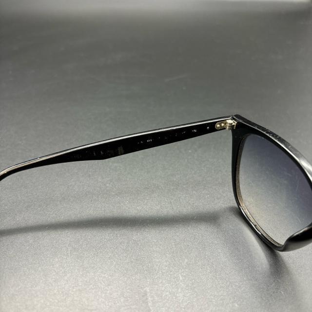  Ray-Ban Co TOX