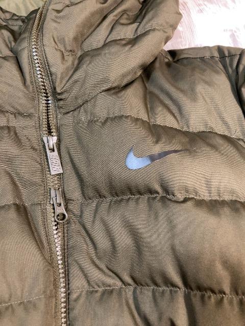 特価未使用に近いビッグロゴNIKEナイキダウンジャケットダウンコート無地カーキ色ダブルファスナーダブルポケット大活躍人気 < 女性ファッション  特価未使用に近いビッグロゴNIKEナイキダウンジャケットダウンコート無地カーキ色ダブルファスナーダブルポケット大活躍人気 < 女性ファッションの