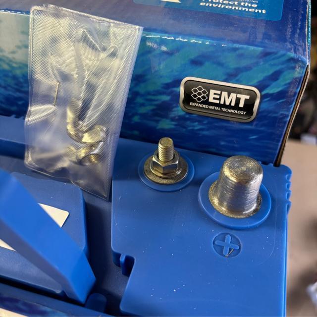 ディープサイクルバッテリー グロバットM27 100AH マリンバッテリー < 自動車/バイク ディープサイクルバッテリー グロバットM27 100AH マリンバッテリー < 自動車/バイク