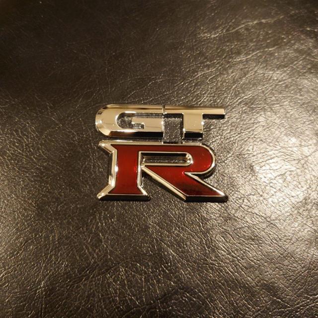GT-R 3Dエンブレム NISSAN 日産 スカイライン NISMO プレート シルバー/レッド < 自動車/バイク GT-R 3Dエンブレム NISSAN 日産 スカイライン NISMO プレート シルバー/レッド < 自動車/バイク