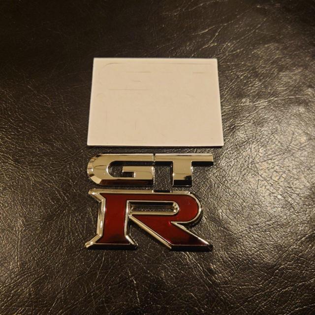 GT-R 3Dエンブレム NISSAN 日産 スカイライン NISMO プレート シルバー/レッド < 自動車/バイク GT-R 3Dエンブレム NISSAN 日産 スカイライン NISMO プレート シルバー/レッド < 自動車/バイク