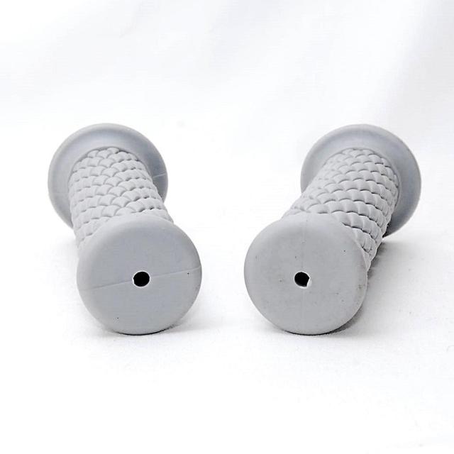 キルティング柄 ラバーハンドルグリップ グレー 非貫通式 バイク ラバーグリップ カスタム ハンドル グリップ 灰 < 自動車/バイク キルティング柄 ラバーハンドルグリップ グレー 非貫通式 バイク ラバーグリップ カスタム ハンドル グリップ 灰 < 自動車/バイク