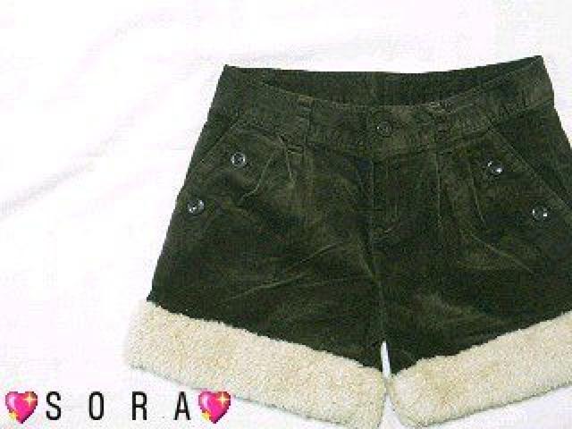 可愛い♪もこもこボア付 フロントポッケ飾りボタン コーデュロイショーパン < 女性ファッション 可愛い♪もこもこボア付 フロントポッケ飾りボタン コーデュロイショーパン < 女性ファッションの