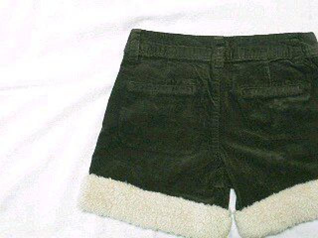 可愛い♪もこもこボア付 フロントポッケ飾りボタン コーデュロイショーパン < 女性ファッション 可愛い♪もこもこボア付 フロントポッケ飾りボタン コーデュロイショーパン < 女性ファッションの