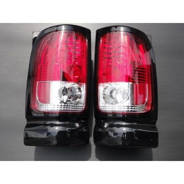 ダッジ クリスタルLEDテール(レッド) RAMラム 94y〜01y < 自動車/バイク ダッジ クリスタルLEDテール(レッド) RAMラム 94y〜01y < 自動車/バイク