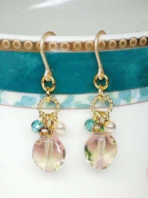 天然石トルマリンエメラルドスワロチェコオリーブ樹脂ピアス☆ < 女性アクセサリー/時計  天然石トルマリンエメラルドスワロチェコオリーブ樹脂ピアス☆ < 女性アクセサリー/時計の