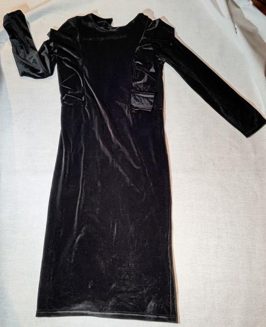 美品★ロングワンピース★部屋着★stradivarius★ベロア調★フリル★かわいい★ルームウェア★ダル着★冬服★冬物★送料無料 < 女性ファッション  美品★ロングワンピース★部屋着★stradivarius★ベロア調★フリル★かわいい★ルームウェア★ダル着★冬服★冬物★送料無料 < 女性ファッションの