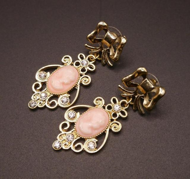 新品ゴスロリ姫系アンティーク調エレガントリボンカメオピアス < 女性アクセサリー/時計 新品ゴスロリ姫系アンティーク調エレガントリボンカメオピアス < 女性アクセサリー/時計の