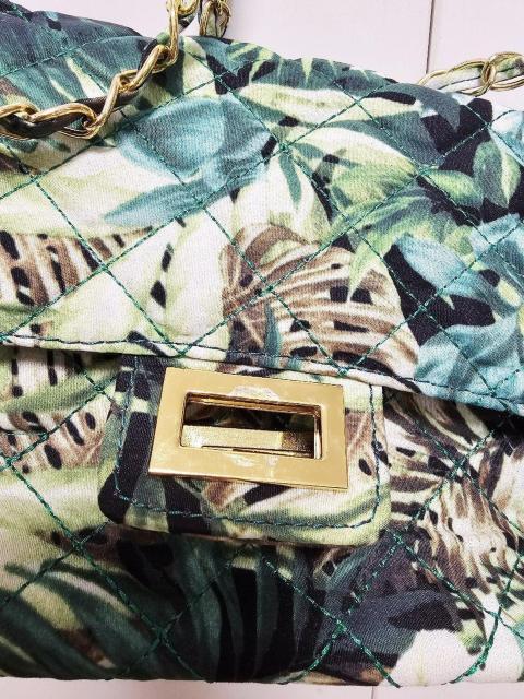 VENCE EXCHANGE トロピカル柄 チェーン ショルダーバッグ < 女性ファッション VENCE EXCHANGE トロピカル柄 チェーン ショルダーバッグ < 女性ファッションの