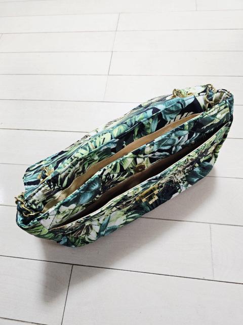 VENCE EXCHANGE トロピカル柄 チェーン ショルダーバッグ < 女性ファッション VENCE EXCHANGE トロピカル柄 チェーン ショルダーバッグ < 女性ファッションの