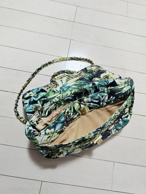 VENCE EXCHANGE トロピカル柄 チェーン ショルダーバッグ < 女性ファッション VENCE EXCHANGE トロピカル柄 チェーン ショルダーバッグ < 女性ファッションの