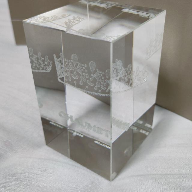 正規限定 ショーメ アンぺリアル ティアラ 立体ロゴ キューブクリスタルペーパーウェイト アイコンオブジェ インテリア置物 付属有 < ブランド  正規限定 ショーメ アンぺリアル ティアラ 立体ロゴ キューブクリスタルペーパーウェイト アイコンオブジェ インテリア置物 付属有 < ブランドの