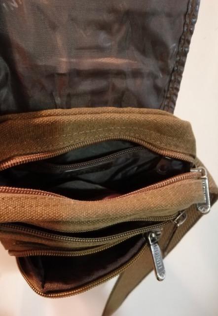 特価美品カーキ色革部本革ショルダーバッグ貴重品入れ斜め掛け頑丈素敵人気ブランド大活躍内装充実レア < 男性ファッション  特価美品カーキ色革部本革ショルダーバッグ貴重品入れ斜め掛け頑丈素敵人気ブランド大活躍内装充実レア < 男性ファッションの