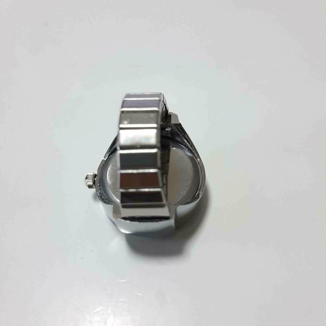 新品 未使用 指輪 時計 シンプル 白 文字盤 レインボー  < 男性アクセサリー/時計  新品 未使用 指輪 時計 シンプル 白 文字盤 レインボー  < 男性アクセサリー/時計の