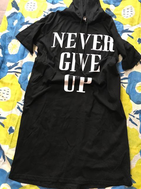 新品薄手ロゴフード付きゆったりTシャツワンピースF < 女性ファッション  新品薄手ロゴフード付きゆったりTシャツワンピースF < 女性ファッションの