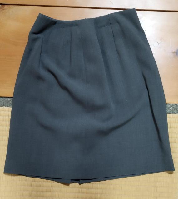 グレー ウール ひざ上丈 台形スカート 裏地 ビジネスに 良質ウール 日本製 < 女性ファッション  グレー ウール ひざ上丈 台形スカート 裏地 ビジネスに 良質ウール 日本製  < 女性ファッションの