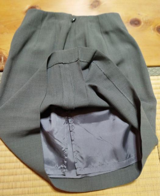 グレー ウール ひざ上丈 台形スカート 裏地 ビジネスに 良質ウール 日本製 < 女性ファッション  グレー ウール ひざ上丈 台形スカート 裏地 ビジネスに 良質ウール 日本製 < 女性ファッションの