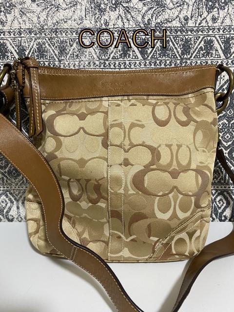 【美品】COACH コーチ F10371 シグネチャー ショルダーバッグ 斜め掛 < ブランド  【美品】COACH コーチ F10371 シグネチャー ショルダーバッグ 斜め掛  < ブランドの