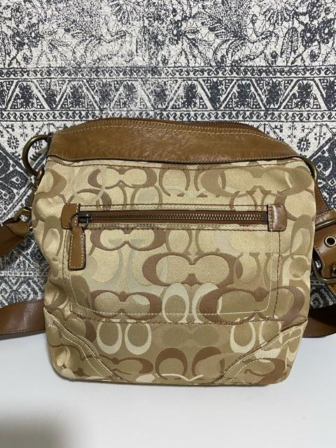 【美品】COACH コーチ F10371 シグネチャー ショルダーバッグ 斜め掛 < ブランド  【美品】COACH コーチ F10371 シグネチャー ショルダーバッグ 斜め掛 < ブランドの