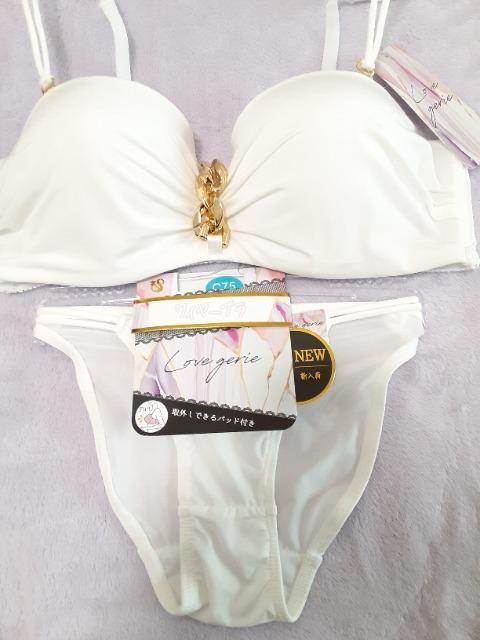 新品タグ ブラジャー&パンティset白 ツルツルレオタード生地ホワイト < 女性ファッション 新品タグ ブラジャー&パンティset白 ツルツルレオタード生地ホワイト < 女性ファッションの