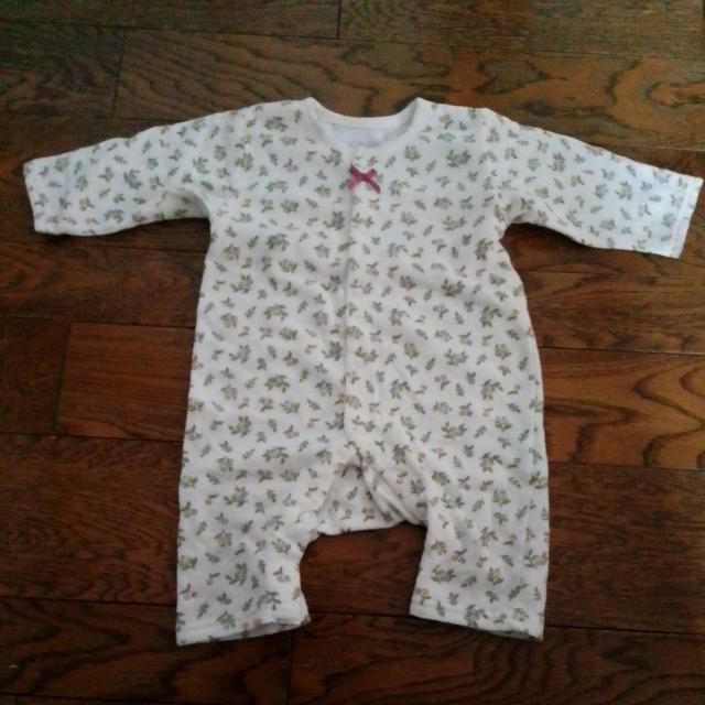 70サイズ オリーブ 白 ベビー 長袖 長パンツ < キッズ/ベビー 70サイズ オリーブ 白 ベビー 長袖 長パンツ < キッズ/ベビーの