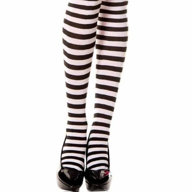 白黒ボーダーにハート柄のプリントタイツ < 女性ファッション  白黒ボーダーにハート柄のプリントタイツ < 女性ファッションの