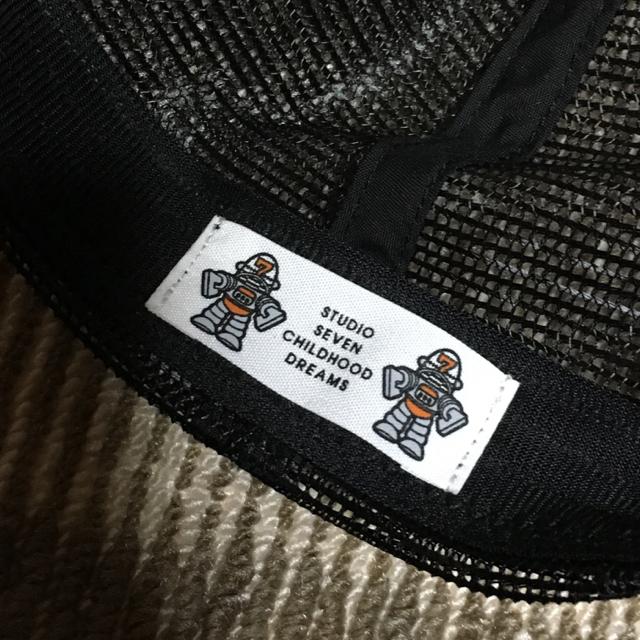 GU×STUDIOSEVEN・ブラック色メッセージロゴプリントキャップ < ブランド  GU×STUDIOSEVEN・ブラック色メッセージロゴプリントキャップ < ブランドの