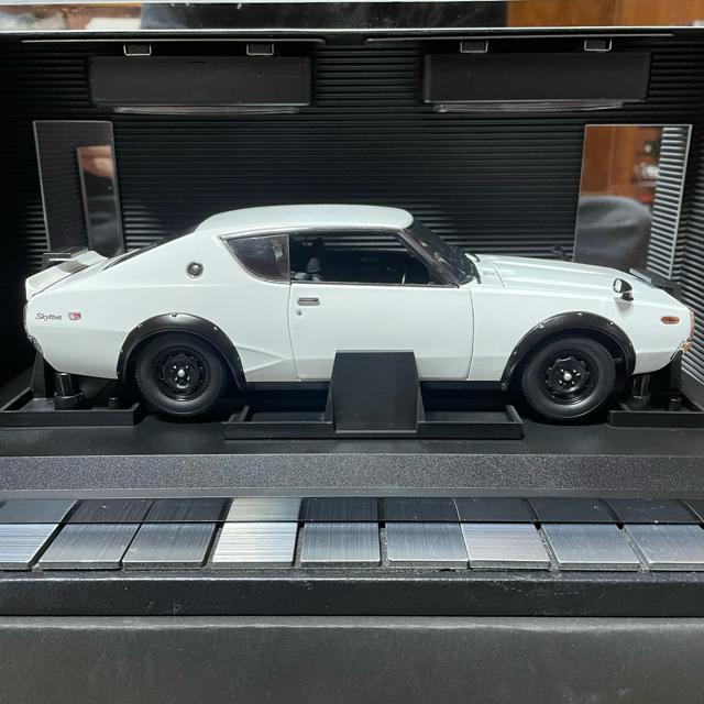 新品未展示品 京商1/18ニッサンスカイライン2000GT-R/ケンメリRホワイト美品 < ホビー  新品未展示品 京商1/18ニッサンスカイライン2000GT-R/ケンメリRホワイト美品 < ホビーの