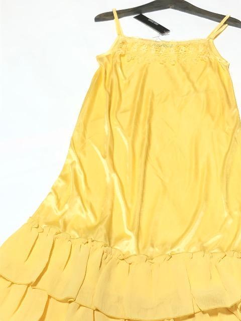 新品〈ロングキャミソール〉スリップ ワンピース イエロー胸元レース(膝下Mサイズ)未開封タグ付き < 女性ファッション  新品〈ロングキャミソール〉スリップ ワンピース イエロー胸元レース(膝下Mサイズ)未開封タグ付き < 女性ファッションの