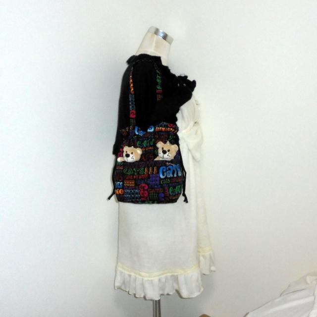 ◆カラフル猫CATSロゴ×黒地◆外ポケットA持ち手付き巾着バッグ◆ < 女性ファッション  ◆カラフル猫CATSロゴ×黒地◆外ポケットA持ち手付き巾着バッグ◆ < 女性ファッションの
