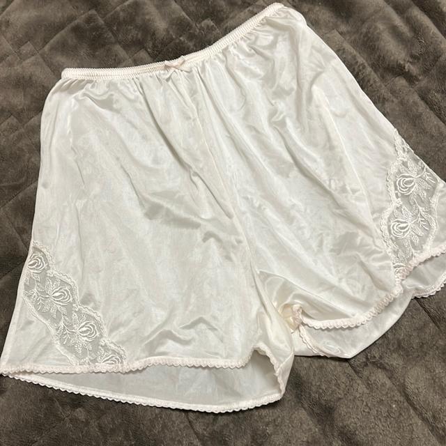 タンス整理品 衣類 おまとめOK ホームクリーニング済み ペチパンツ Mサイズくらい ホワイト ◎◎ < 女性ファッション  タンス整理品 衣類 おまとめOK ホームクリーニング済み ペチパンツ Mサイズくらい ホワイト ◎◎  < 女性ファッションの