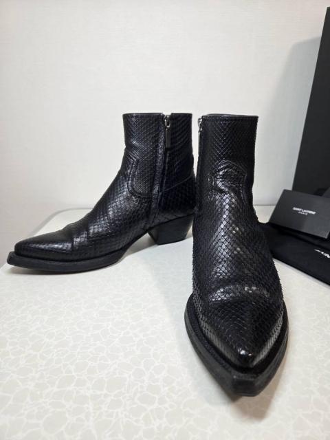 正規美 完全限定 サンローランパリ ルーカス パイソンブーツ 黒 41/ 25~26cm 5.5ヒール ジップショート丈 付属完備 < ブランド 正規美 完全限定 サンローランパリ ルーカス パイソンブーツ 黒 41/ 25~26cm 5.5ヒール ジップショート丈 付属完備 < ブランドの