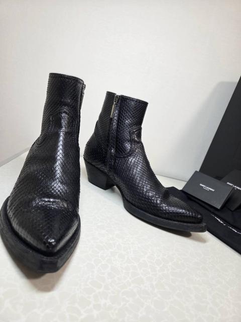 正規美 完全限定 サンローランパリ ルーカス パイソンブーツ 黒 41/ 25~26cm 5.5ヒール ジップショート丈 付属完備 < ブランド 正規美 完全限定 サンローランパリ ルーカス パイソンブーツ 黒 41/ 25~26cm 5.5ヒール ジップショート丈 付属完備 < ブランドの