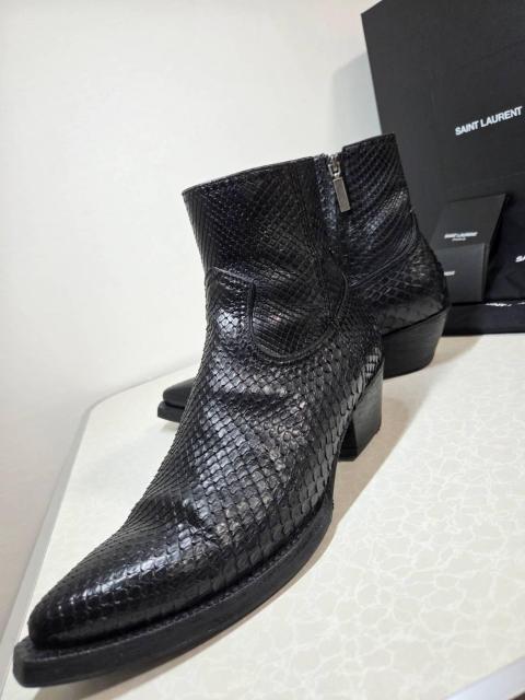 正規美 完全限定 サンローランパリ ルーカス パイソンブーツ 黒 41/ 25~26cm 5.5ヒール ジップショート丈 付属完備 < ブランド 正規美 完全限定 サンローランパリ ルーカス パイソンブーツ 黒 41/ 25~26cm 5.5ヒール ジップショート丈 付属完備 < ブランドの