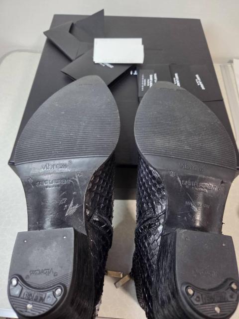 正規美 完全限定 サンローランパリ ルーカス パイソンブーツ 黒 41/ 25~26cm 5.5ヒール ジップショート丈 付属完備 < ブランド 正規美 完全限定 サンローランパリ ルーカス パイソンブーツ 黒 41/ 25~26cm 5.5ヒール ジップショート丈 付属完備 < ブランドの