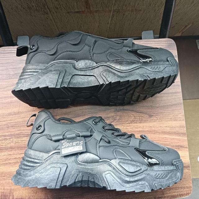 新品 23.5cm レディース スニーカー ブラック シューズ 靴 カジュアル < 女性ファッション  新品 23.5cm レディース スニーカー ブラック シューズ 靴 カジュアル < 女性ファッションの