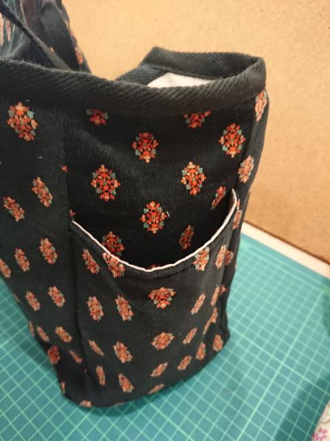 ハンドメイド手提げバッグ(花柄ブラック) < 女性ファッション  ハンドメイド手提げバッグ(花柄ブラック) < 女性ファッションの