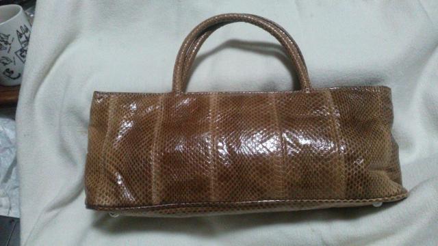 本ヘビ革ハンドバッグ 未使用品 自宅保管品 ヴィンテージ品 < 女性ファッション 本ヘビ革ハンドバッグ 未使用品 自宅保管品 ヴィンテージ品 < 女性ファッションの