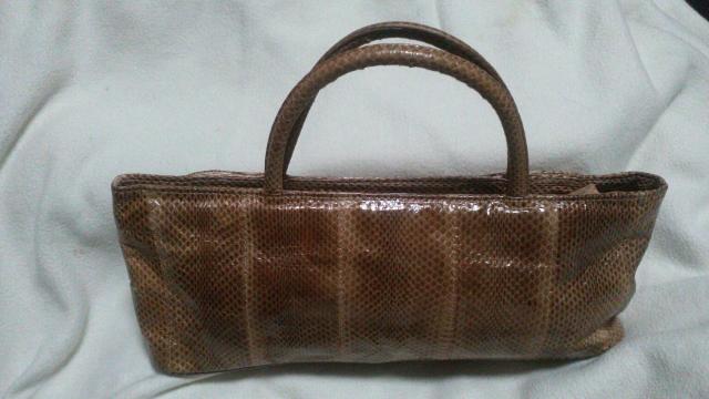 本ヘビ革ハンドバッグ 未使用品 自宅保管品 ヴィンテージ品 < 女性ファッション 本ヘビ革ハンドバッグ 未使用品 自宅保管品 ヴィンテージ品 < 女性ファッションの