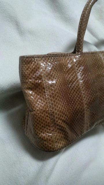 本ヘビ革ハンドバッグ 未使用品 自宅保管品 ヴィンテージ品 < 女性ファッション 本ヘビ革ハンドバッグ 未使用品 自宅保管品 ヴィンテージ品 < 女性ファッションの