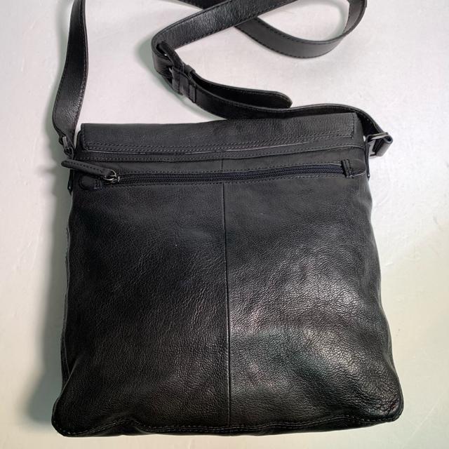 シボ革 本革 レザー メッセンジャーバッグ ショルダーバッグ フラップ式 黒 斜め掛け ESTINE < 男性ファッション  シボ革 本革 レザー メッセンジャーバッグ ショルダーバッグ フラップ式 黒 斜め掛け ESTINE < 男性ファッションの