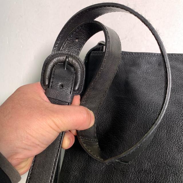 シボ革 本革 レザー メッセンジャーバッグ ショルダーバッグ フラップ式 黒 斜め掛け ESTINE < 男性ファッション  シボ革 本革 レザー メッセンジャーバッグ ショルダーバッグ フラップ式 黒 斜め掛け ESTINE < 男性ファッションの