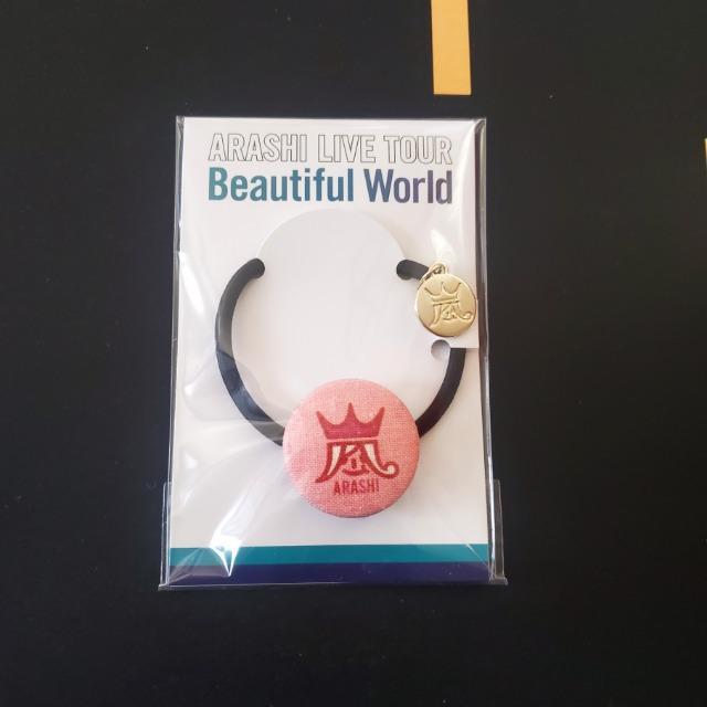 嵐 ARASHI 会場限定 ヘアゴム 赤 福岡 櫻井翔 ARASHI LIVE TOUR Beautiful World < タレントグッズ  嵐 ARASHI 会場限定 ヘアゴム 赤 福岡 櫻井翔 ARASHI LIVE TOUR Beautiful World  < タレントグッズの